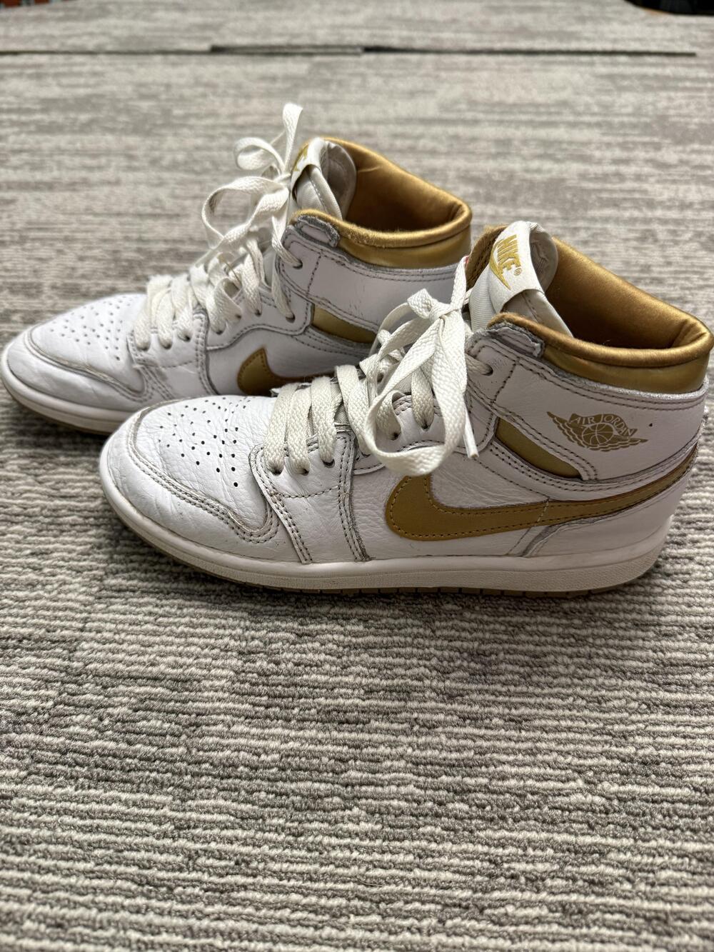 Air Jordan 1 Mid Shoes Youth Size 2.5Y Retro FD2597-107 Nike Swoosh Sneakers